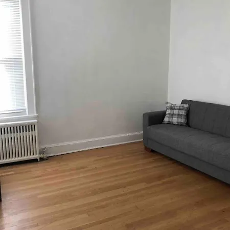 Spacious 2 Bedroom Apartment With 1 Bathroom And Private Street Entrance